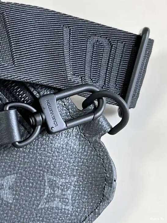 VUITTON SLINGBAG SAUMUR LOUIS 0630